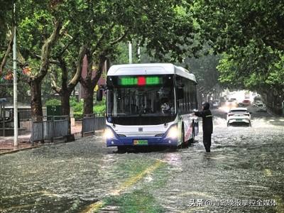 青岛两地发布暴雨红色预警 市防指启动防汛三级应急响 应本周仍有降雨